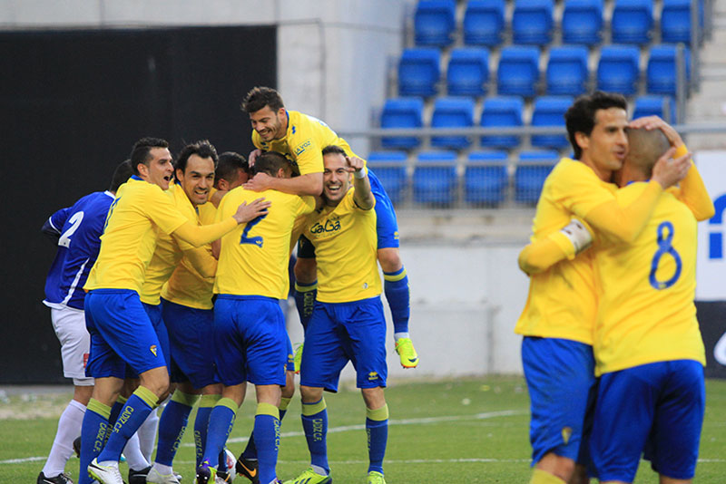 Los jugadores del Cádiz CF celebran el primer gol frente a la UD Melilla / Trekant Media