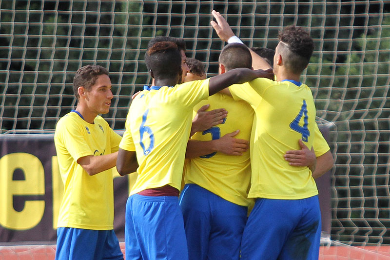 Jugadores del Cádiz B celebran un gol / Trekant Media