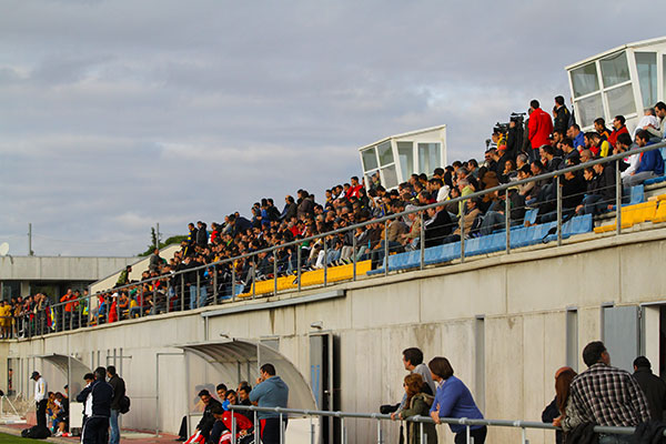 Ciudad Deportiva Bahía de Cádiz con público / Trekant Media