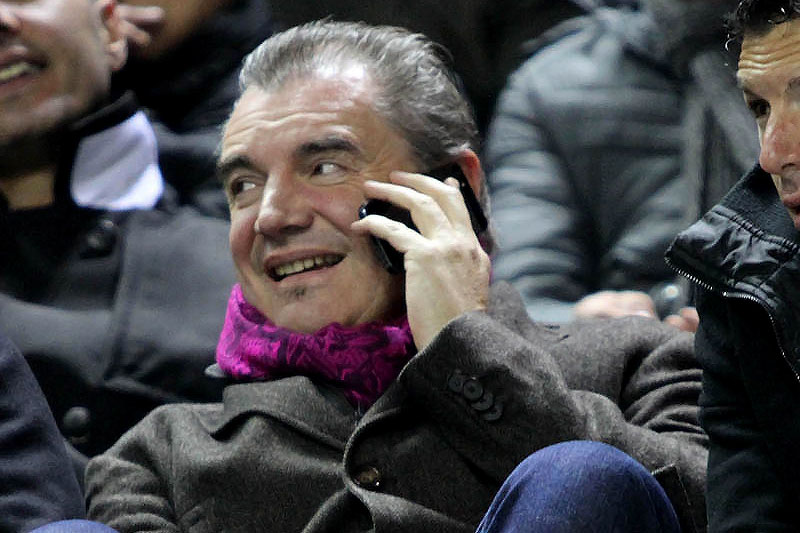 Manuel Vizcaino presenciando un partido del Cádiz CF en el estadio Ramón de Carranza / Trekant Media