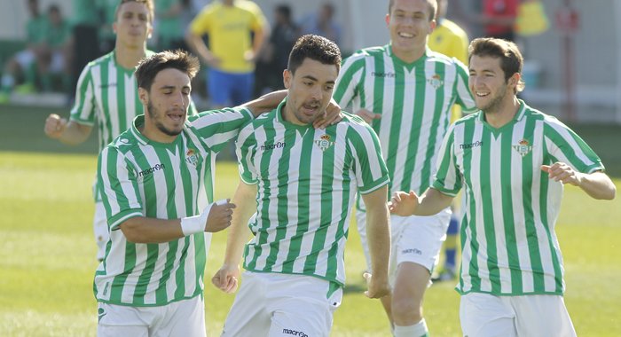 Los jugadores del Real Betis B celebran un gol ante el Cádiz CF / Real Betis Balompié