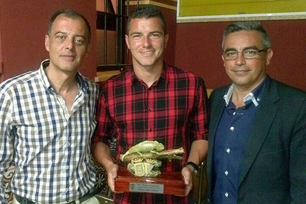 Airam Cabrera recibió el Trofeo de la Peña El Camaleón de Rota