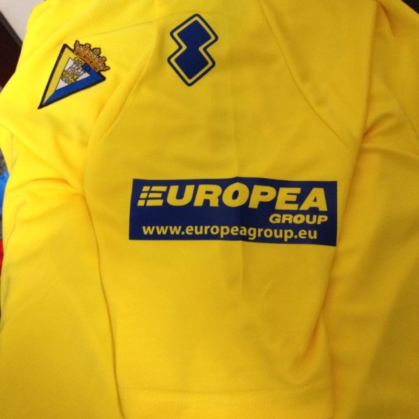 Europea Group en la manga de la camiseta del Cádiz CF / cadizcf.com