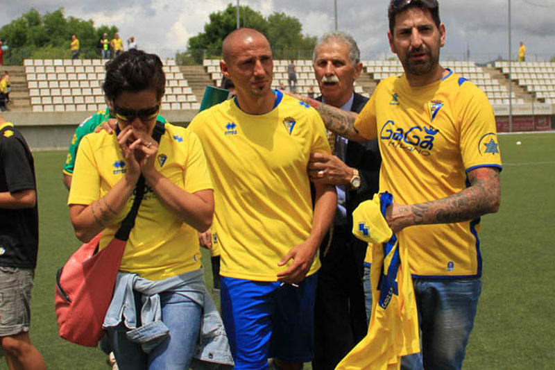 Jorge Luque llorando tras el partido en Hospitalet / Trekant Media