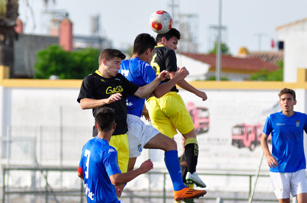 Lance del juego entre el Xerez y el Cádiz B / Cristo García