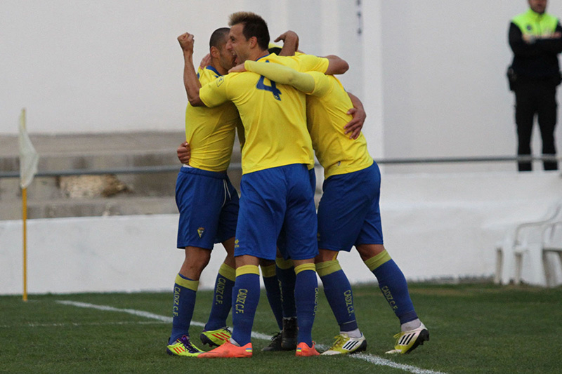 Los jugadores celebran el primer gol / Trekant Media