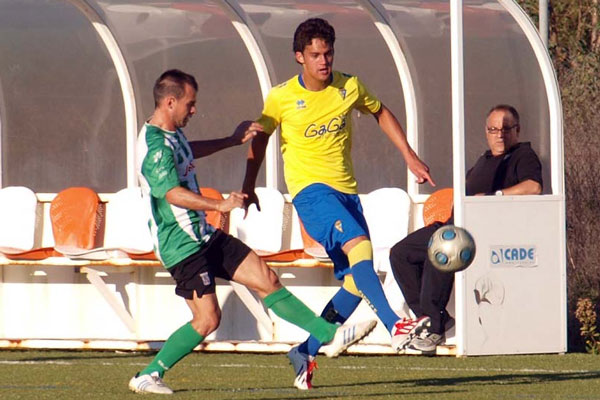 El brasileño Emerson Bacas, con el Cádiz CF B en el amistoso UCA / Álvaro Geneiro (Universidad de Cádiz)