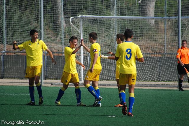 El Balón de Cádiz Juvenil celebró la victoria / Paco Urri