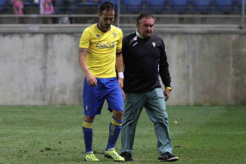 Andrés marchándose lesionado / Trekant Media