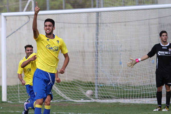 Borja celebra el 2-1 para el Cádiz B / Trekant Media