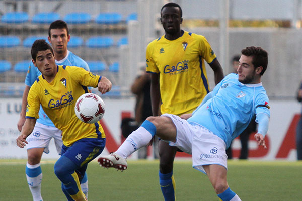 Momento del partido entre el Lucena CF y el Cádiz CF de la 2012-2013 / Trekant Media