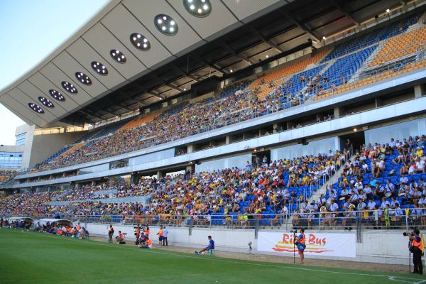 Grada de tribuna durante el Trofeo Ramón de Carranza / Trekant Media