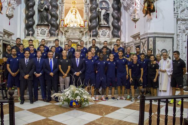 Ofrenda floral del Cádiz CF a la Patrona de Cádiz / Trekant Media