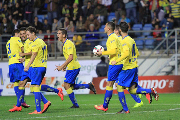 Los jugadores del Cádiz tras conseguir el 1-2 / Trekant Media