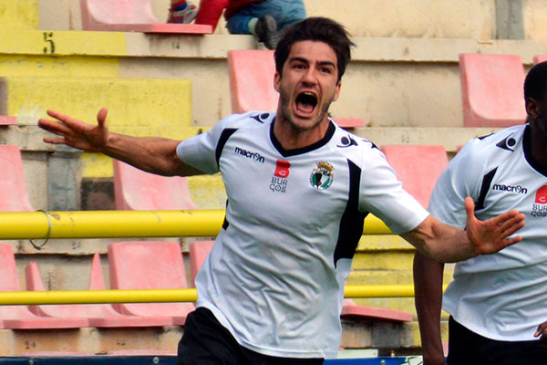 Pablo Gallardo celebra un gol con el Burgos CF / Chicato - bitacorablanquinegra