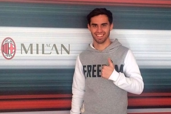 Suso, en una foto tras su traspaso al AC Milan