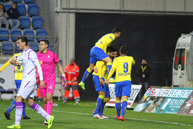 El Cádiz lidera el Grupo IV tras ganar al Real Jaén / Trekant Media