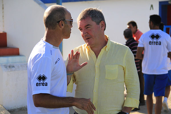 Calderón charlando con Vizcaíno en Barbate / Trekant Media