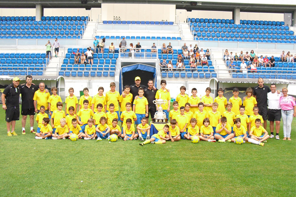 Foto de familia del I Campus Fundación Cádiz CF / cadizcf.com