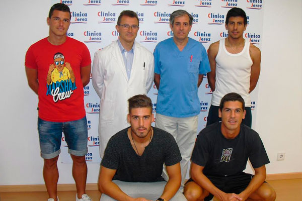 Los jugadores pasan reconocimientos médicos en la Clínica ASISA de Jerez / cadizcf.com