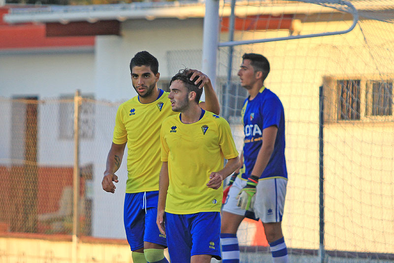 Jona celebra uno de sus goles con el Cádiz CF / Trekant Media