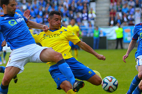 Airam Cabrera, contra el Real Oviedo en el Tartiere / Trekant Media