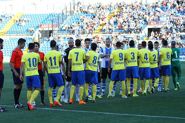 El Cádiz CF saluda al Hércules CF / Javier Ayala - portalcadista.com