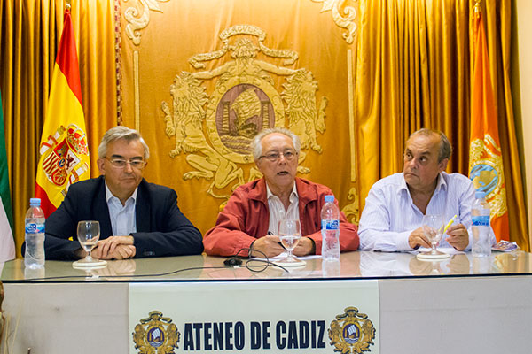 Tertulia del Ateneo Gaditano, con José Joaquín León y Theo Vargas / Trekant Media