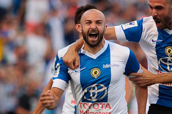 Checho celebrando uno de los dos goles ante el Cádiz / Foto: Hércules CF