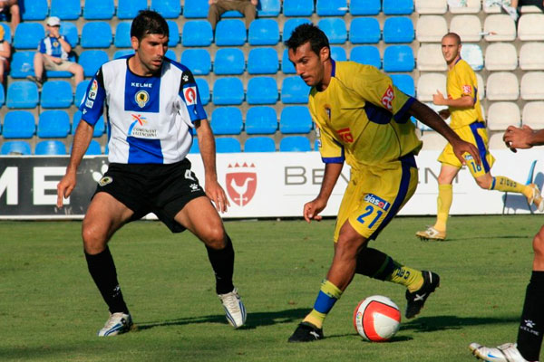 Gustavo López, con el Cádiz CF ante el Hércules CF en el Rico Pérez de la temporada 2006-2007 / Gina González