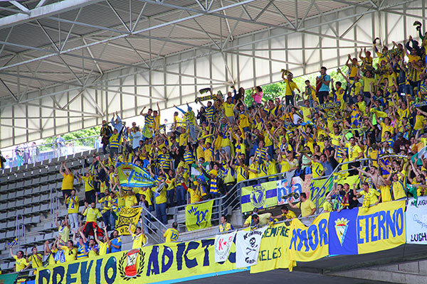 Aficionados cadistas en el estadio Carlos Tartiere de Oviedo / Trekant Media