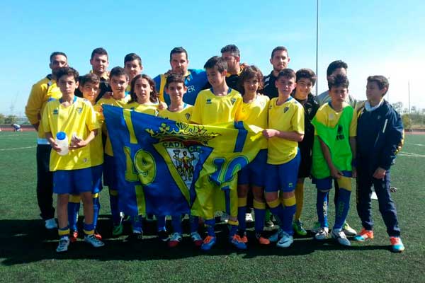 El Alevín A celebrando el campeonato