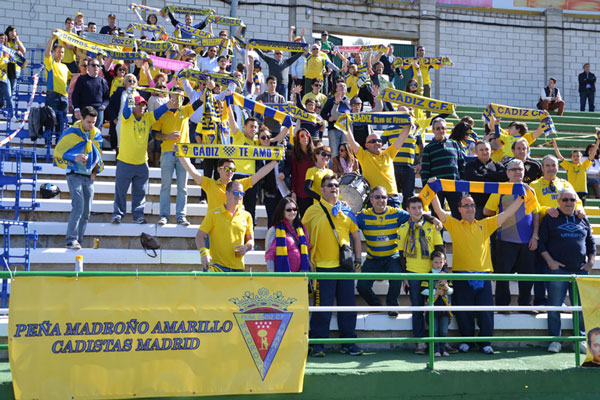 Aficionados cadistas en el estadio Príncipe Felipe / cadizcf.com