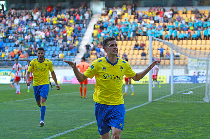 Juan Villar celebra el primer gol de la tarde para el Cádiz CF / Trekant Media