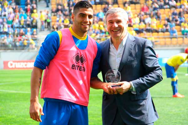 Jona recibiendo uno de los dos premios en el día de ayer / Trekant Media