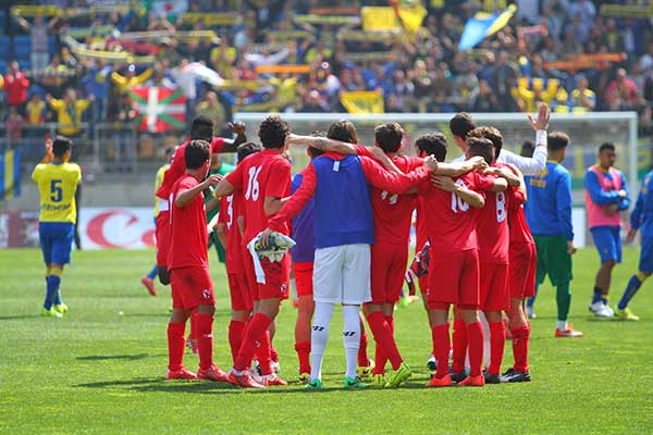 Jugadores del Sevilla Atlético celebran la victoria al final del partido / Trekant Media