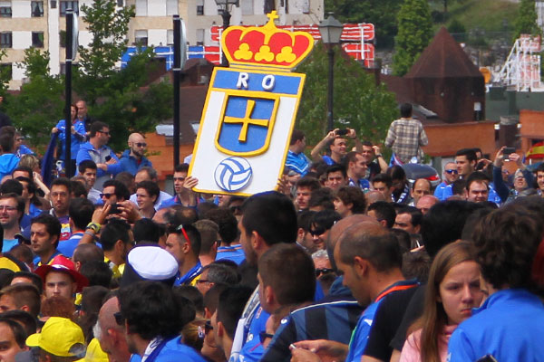 Aficionados oviedistas antes del Real Oviedo - Cádiz CF / Trekant Media