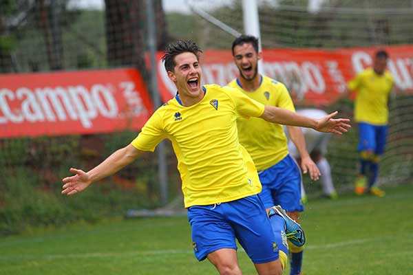 Diego Canty celebra un gol con el Cádiz CF B / Trekant Media