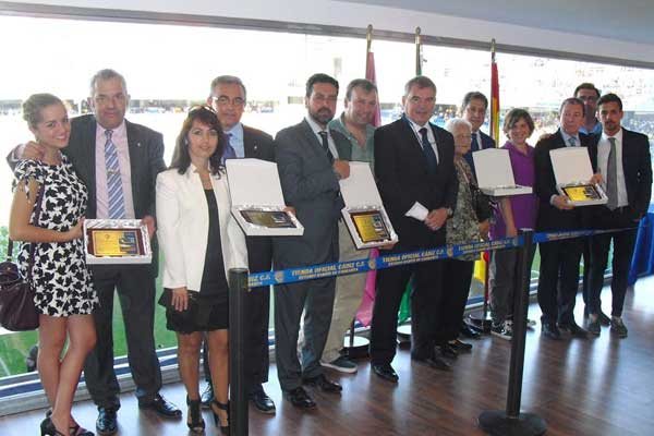 Homenajes de exdirectivos en la previa del Cádiz CF - CF Villanovense / cadizcf.com