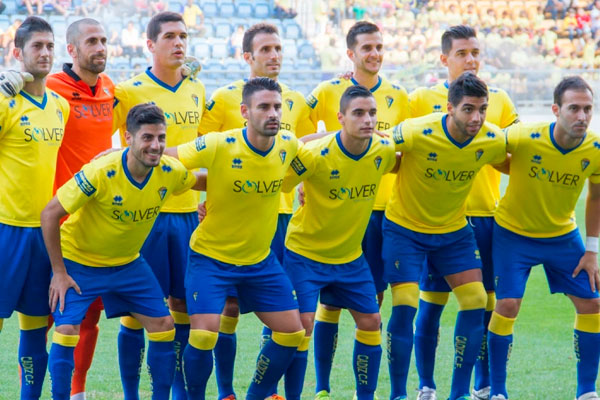 Once del Cádiz CF contra el CD San Roque de Lepe en el Ramón de Carranza / Trekant Media