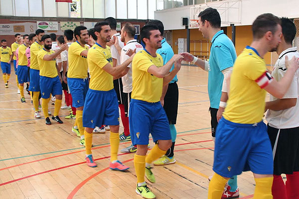 El Cádiz CF Virgili saluda al Mundoseguros Triana FS / futsalsur.es