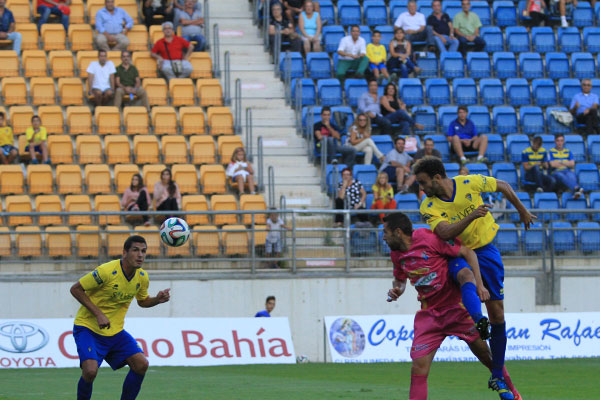 Muchos huecos en la grada del estadio Ramón de Carranza / Trekant Media