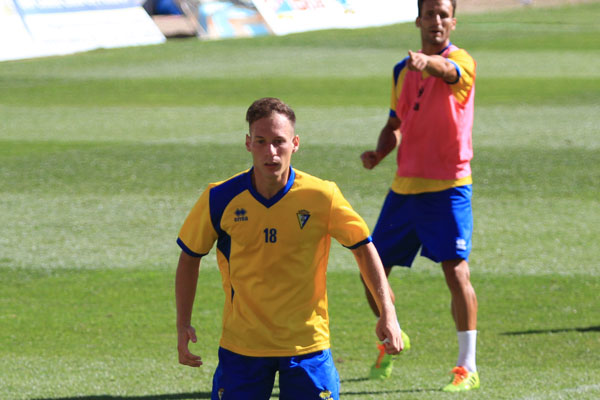 Migue García en un entrenamiento del Cádiz CF / Trekant Media