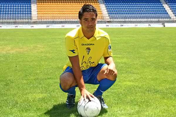 Jaume Costa vistiendo la camiseta del Cádiz CF / Trekant Media