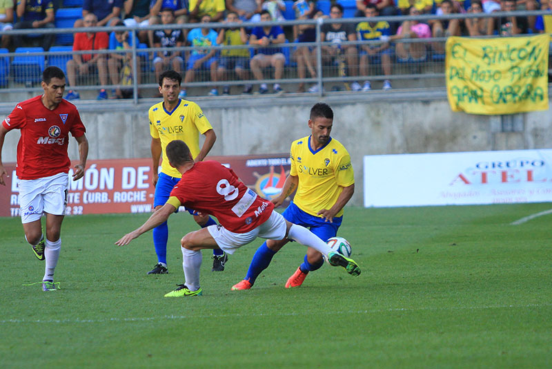 El Cádiz no pasó del empate a cero ante La Roda