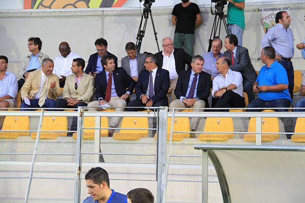 Palco de autoridades en el estadio Ciudad de Lepe / Trekant Media