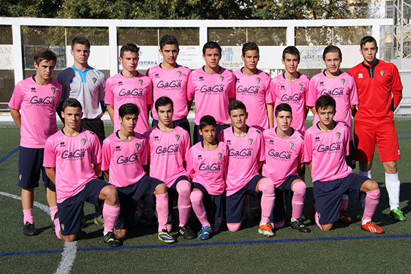 El Balón Cadete B, con la equipación rosa del Cádiz CF de la pasada temporada / Trekant Media