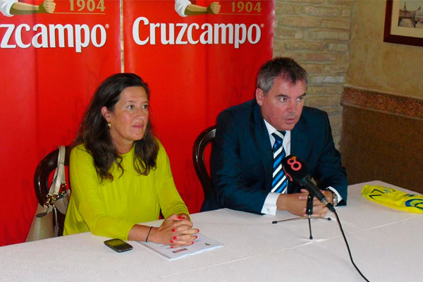 Cruzcampo y el Cádiz CF renovaron su acuerdo / foto: cadizcf.com