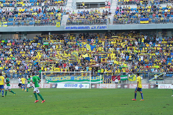 Pancarta de Brigadas Amarillas en el estadio Ramón de Carranza / Trekant Media