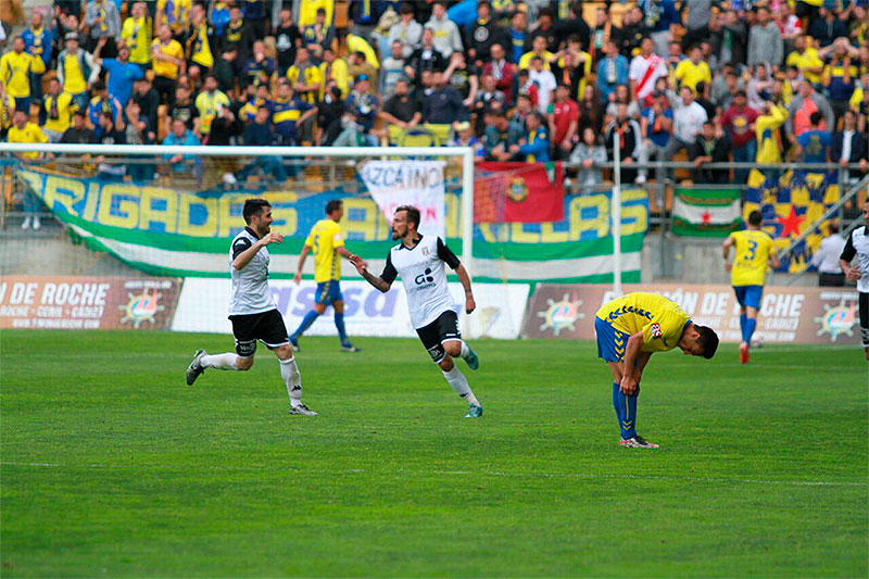 Aitor celebra el 0-1 del Mérida en Carranza / Trekant Media